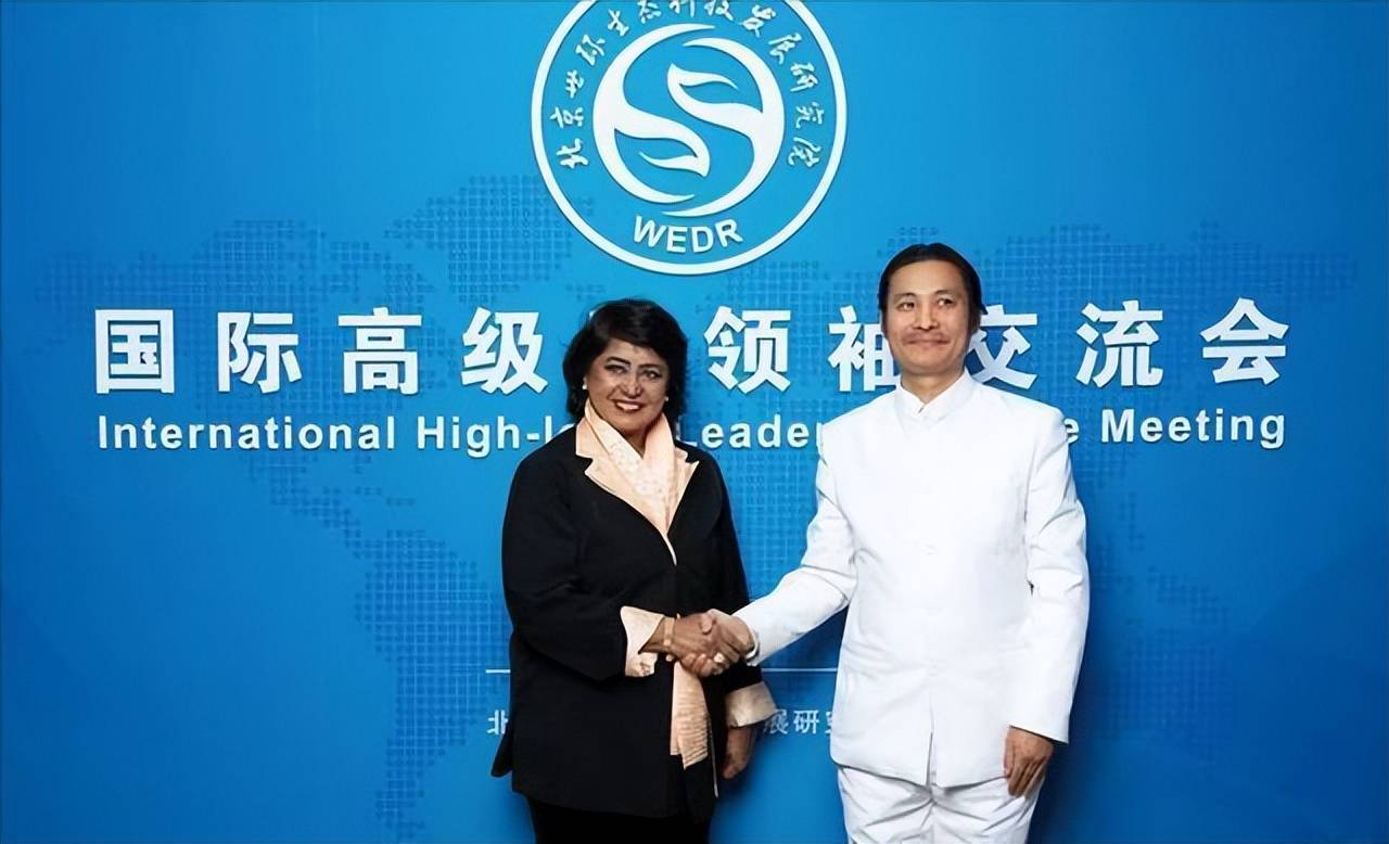 王小平珍影节选|世界各国政要,大使为和平长卷签名题词