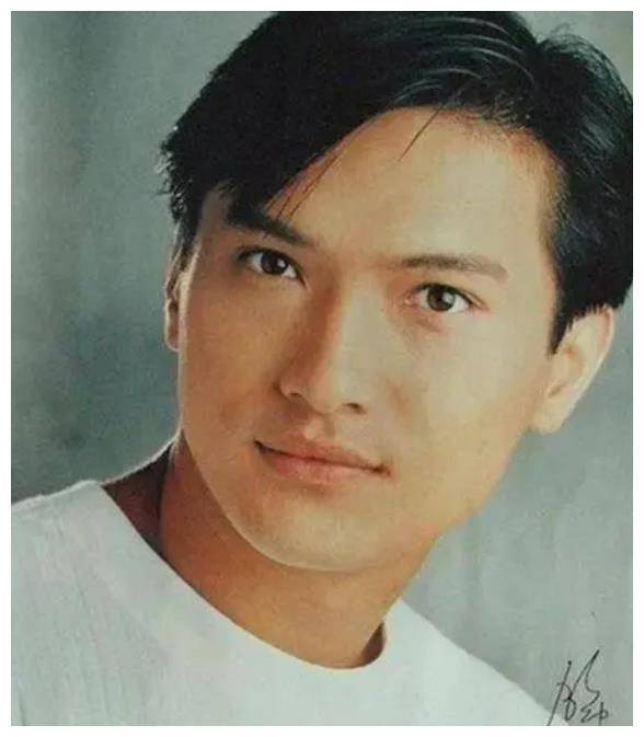 57岁陈锦鸿神秘现身,与63岁欧阳震华同台对比,网友热议!