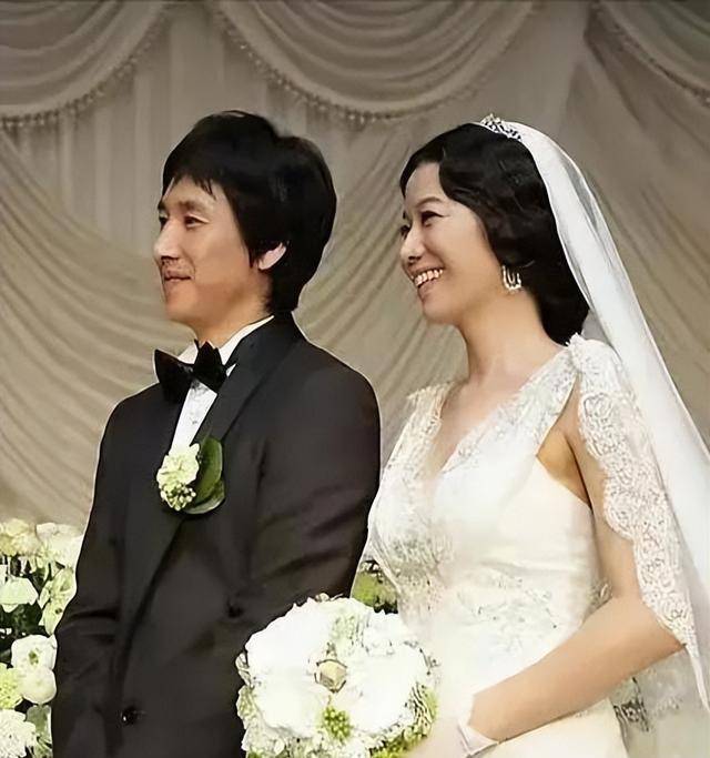 李善均让韩娱无地自容:生前遭19小时夜审,死后23天妻子被迫复出_行业