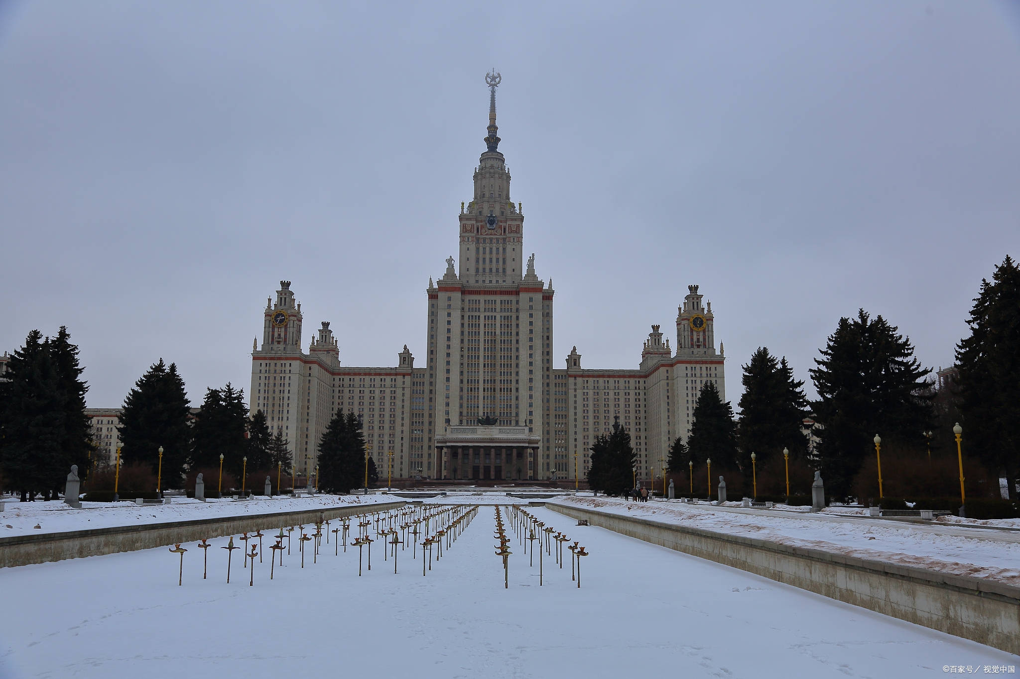 此外,良好的俄语水平也是申请的必要条件,因为莫斯科国立大学的主要