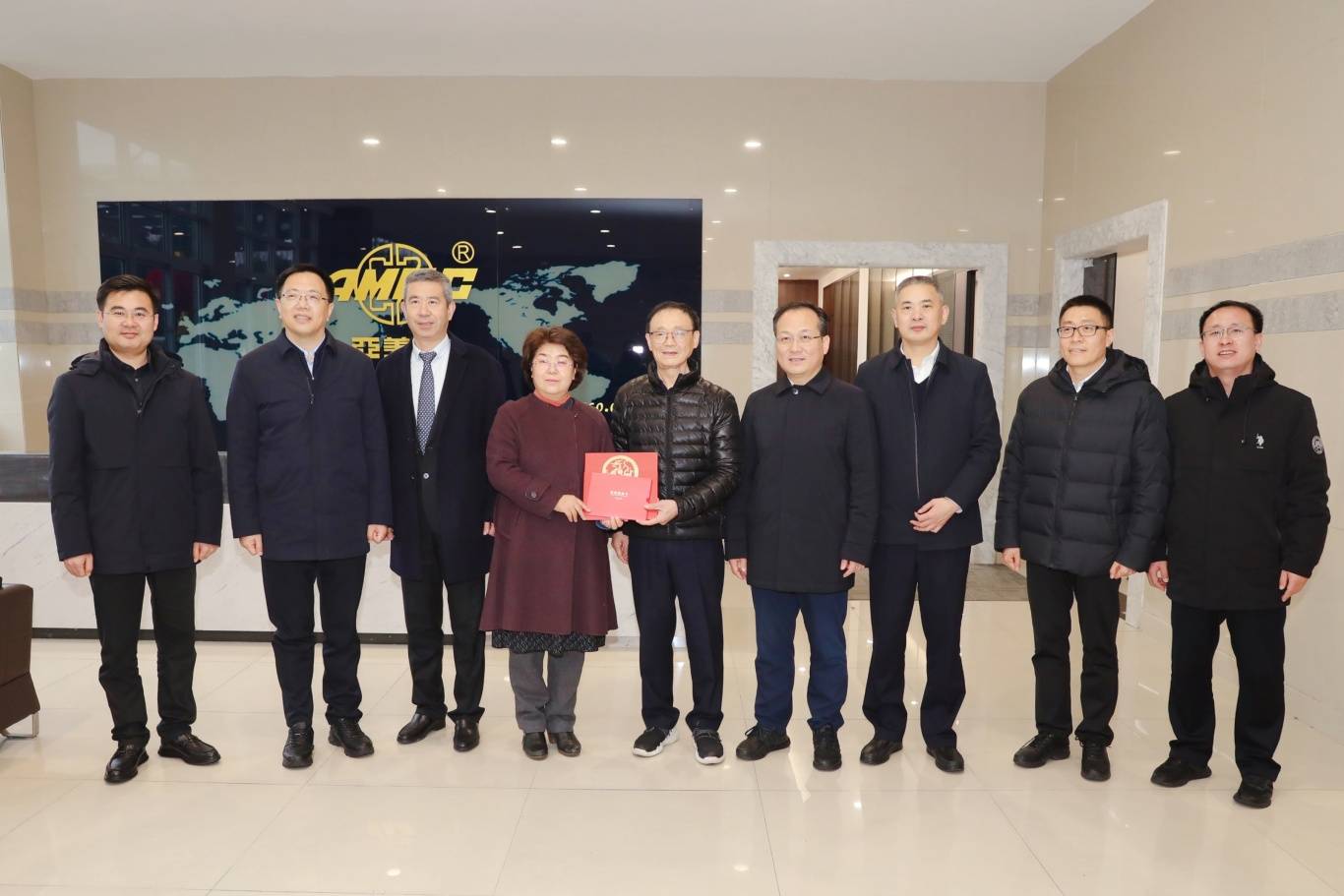 贵平,夏思军和市人大常委会秘书长高宏华一行走访了九号科技有限公司