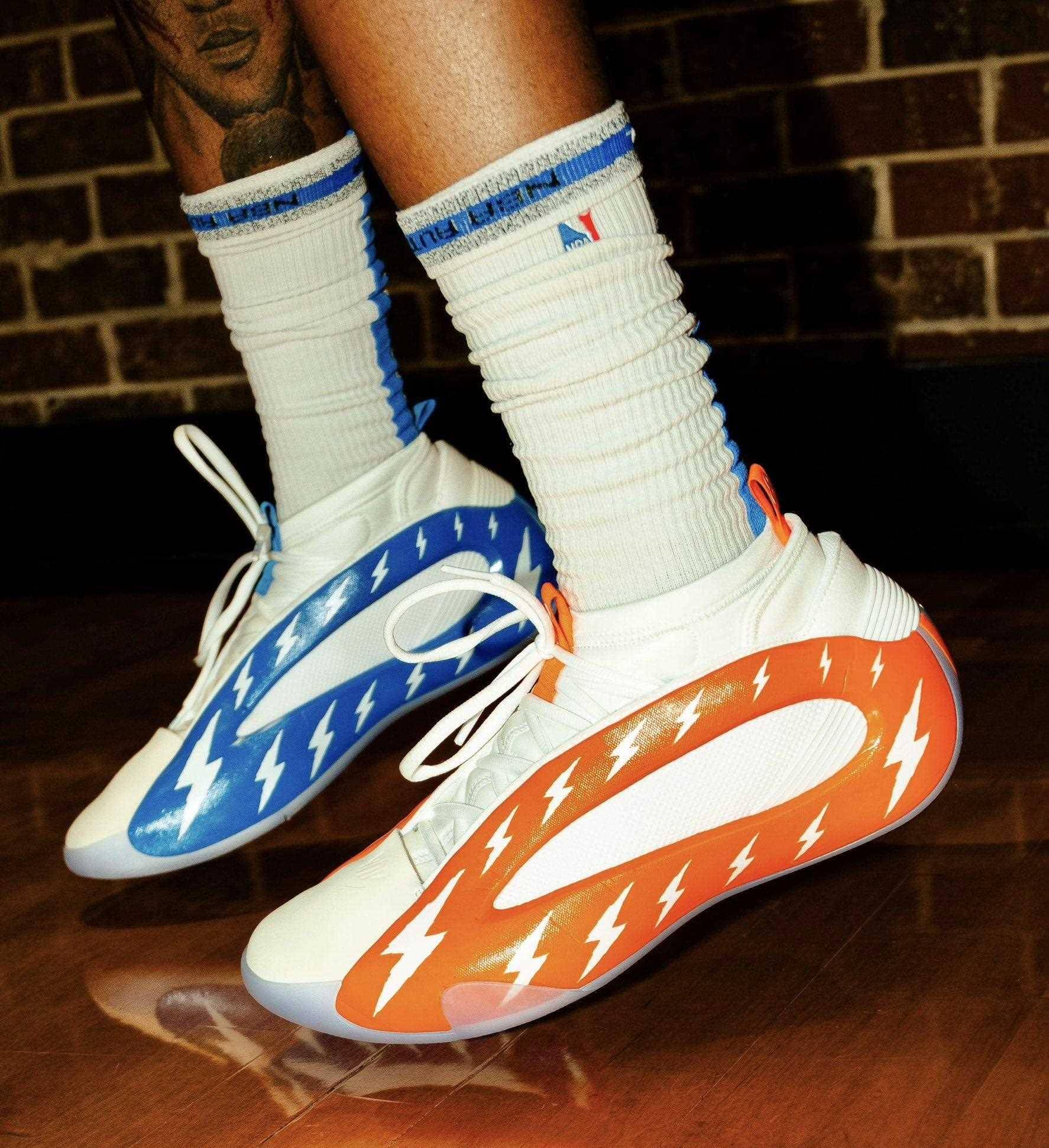 雷霆新星杰伦-威廉姆斯上脚哈登8鸳鸯配色战_比赛_篮球_球迷