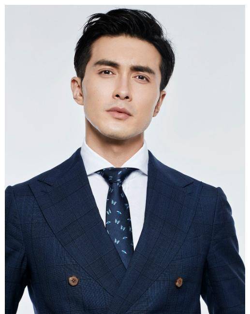 曾是快递员的他被杨幂一眼相中,30岁出道,如今红得一塌糊涂_高伟光