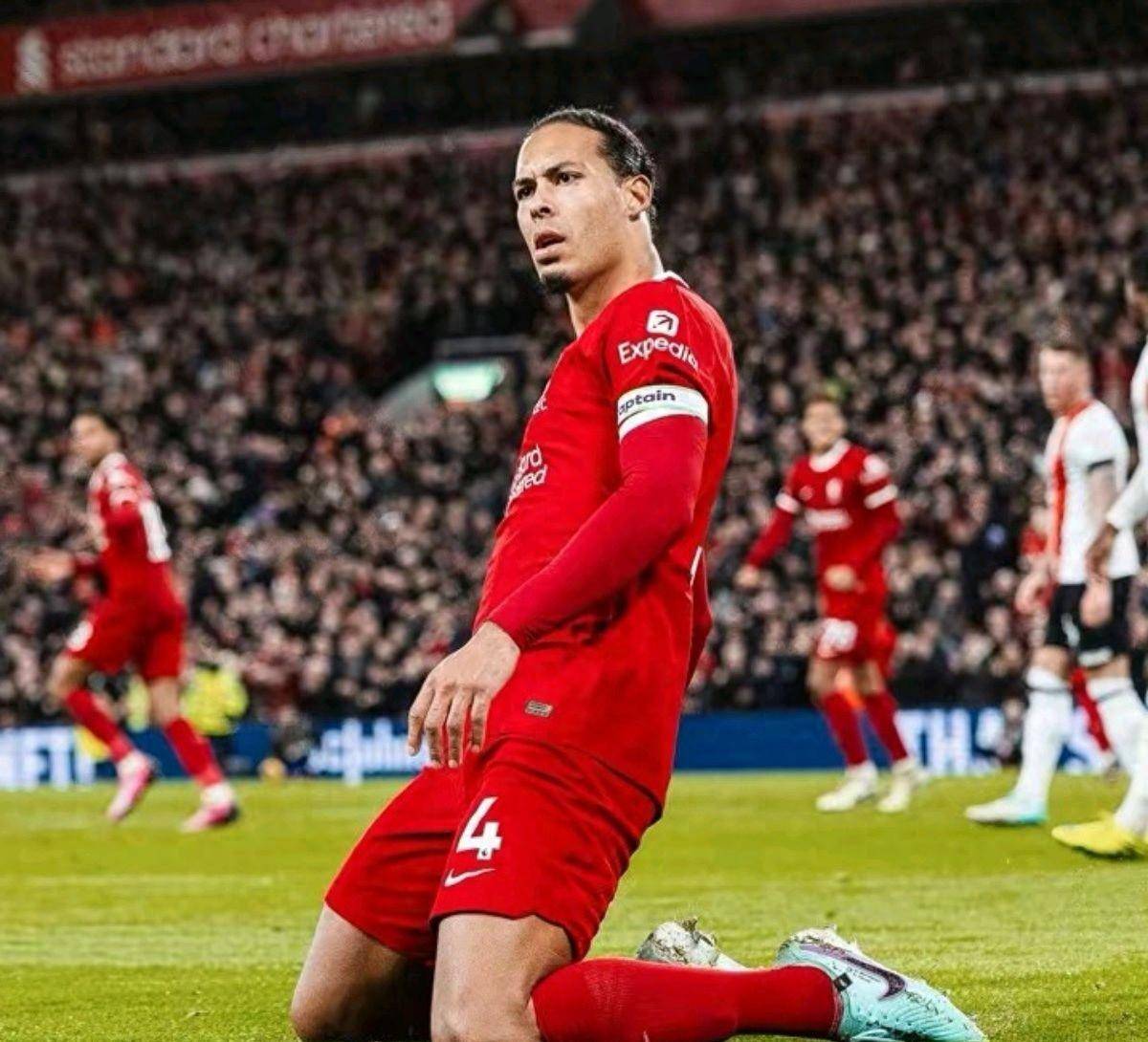 先失一球后,范迪克,路易斯·迪亚斯,加克波和哈维·埃利奥特连进四球