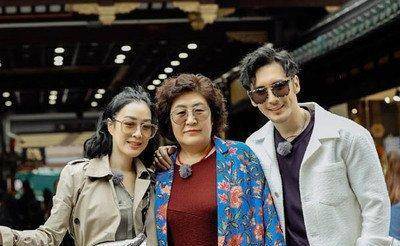 52岁伊能静,自爆与老公秦昊的恩爱是"作"出来的,其实另有隐情_母亲