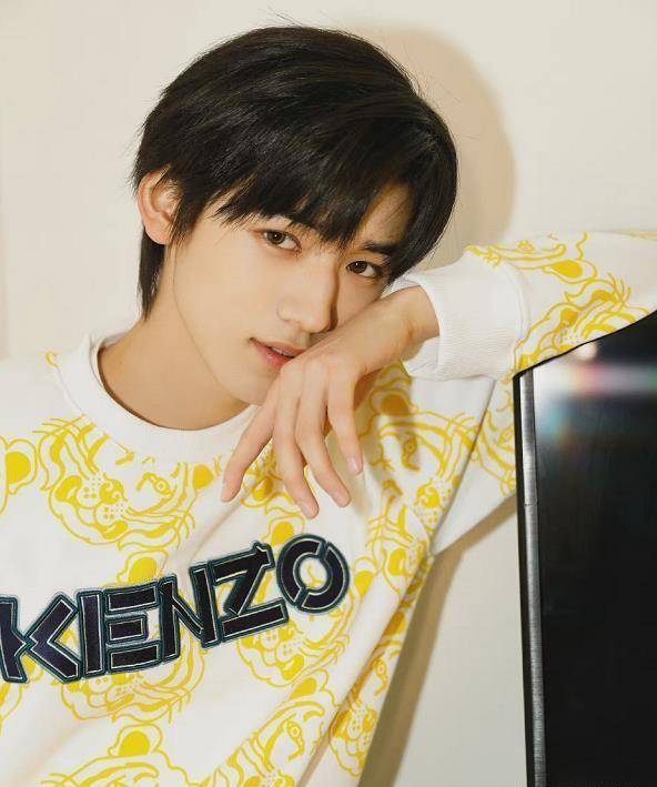 宋亚轩快问快答妙语连珠!严浩翔周末自拍,你喜欢时代少年团吗?