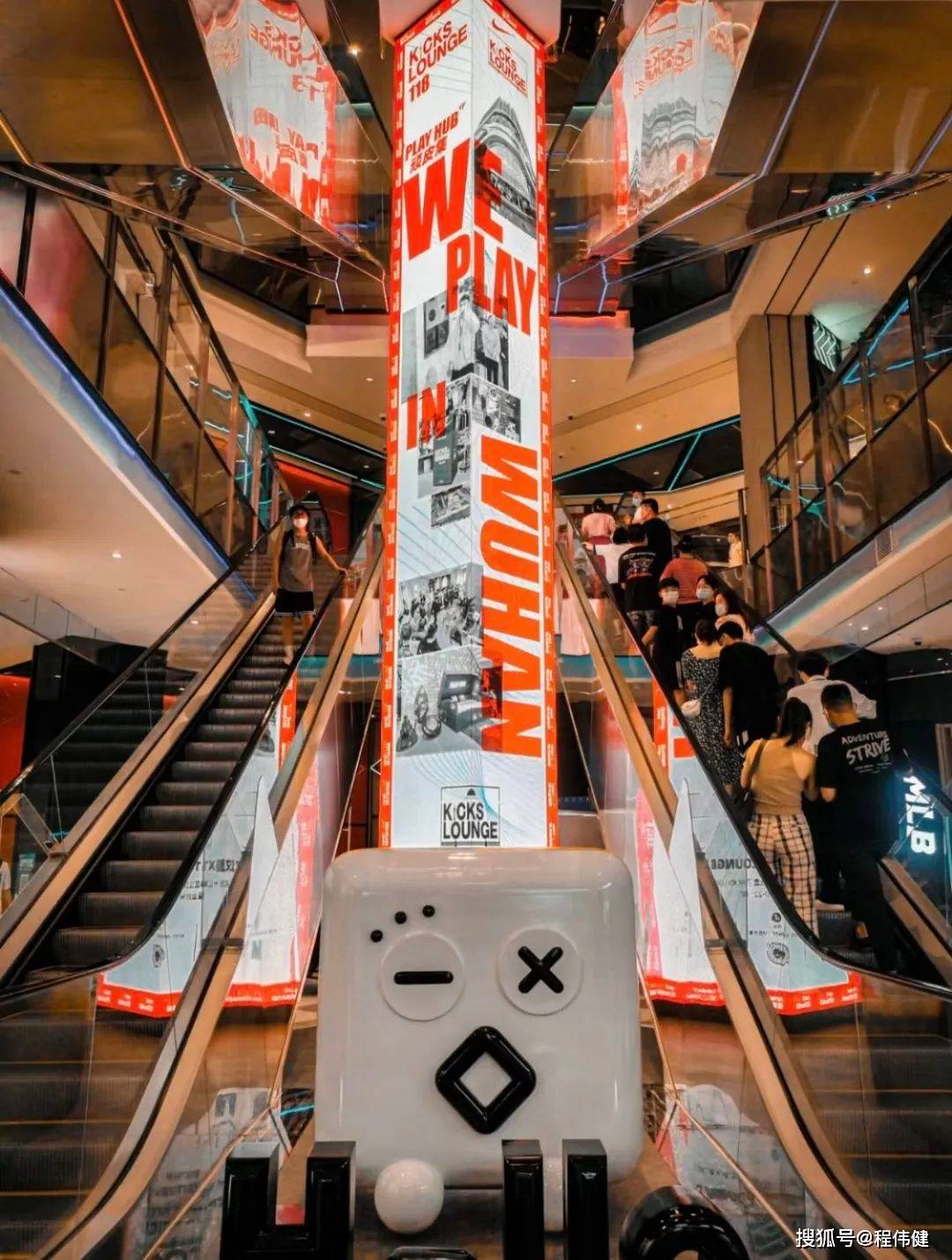 引入了华中地区最大的nike kicks lounge l1打造潮圣之门次元幻想