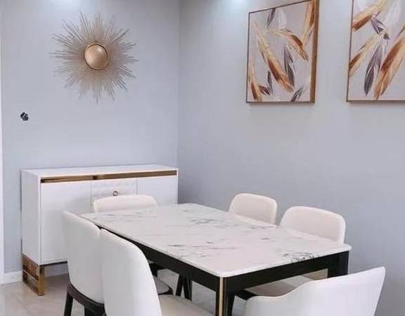 110平三室两厅小家,大理石餐桌和电视背景墙,全屋高档没得挑_白色