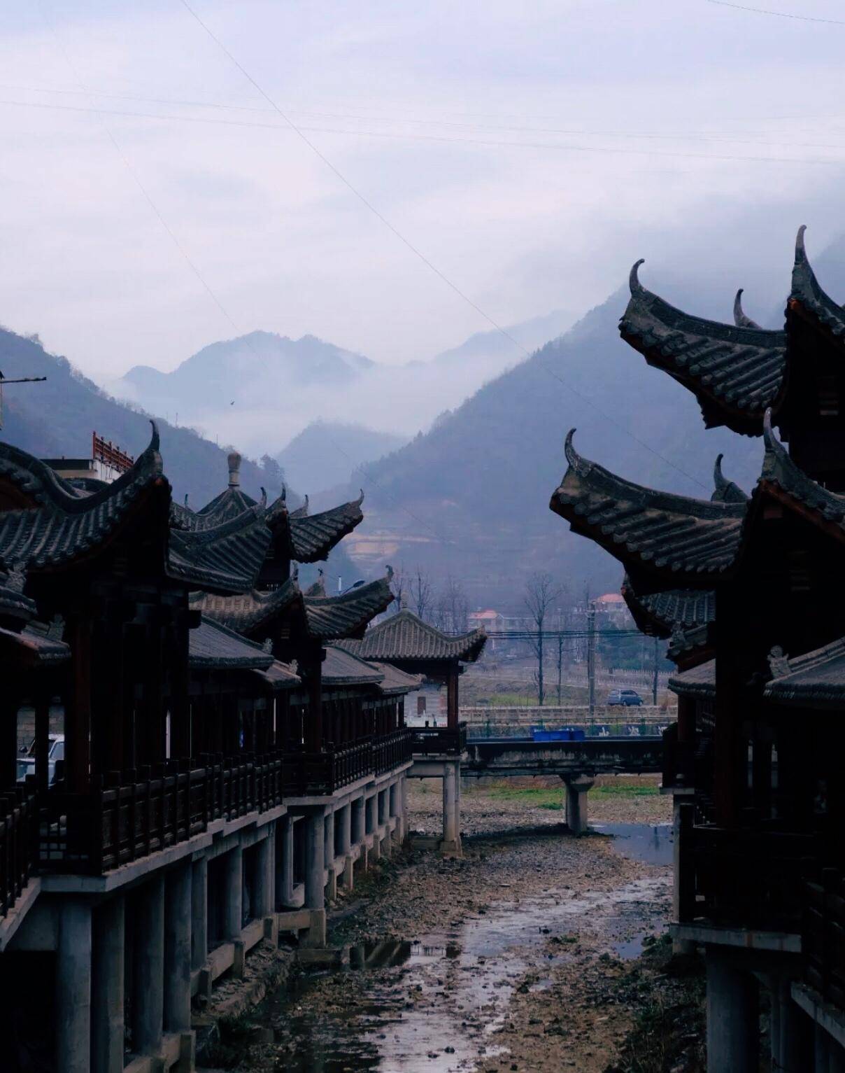 秦岭南麓离西安最近的古镇,始于唐朝,全是白墙黛瓦徽派四合院_陕南