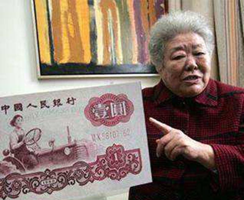 我国第一位女拖拉机手,50年代被印上人民币,40年后才得知真相_梁军