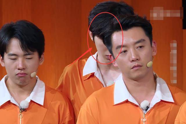 李晨崩溃落泪,导演组给大家道歉时,有谁注意蔡徐坤?