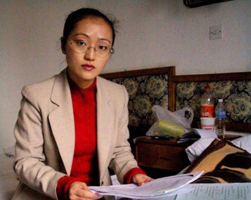 婚姻失败,妻妹却苦守他18年牟其中先后有过两次婚姻,第一任妻子杜宗莲