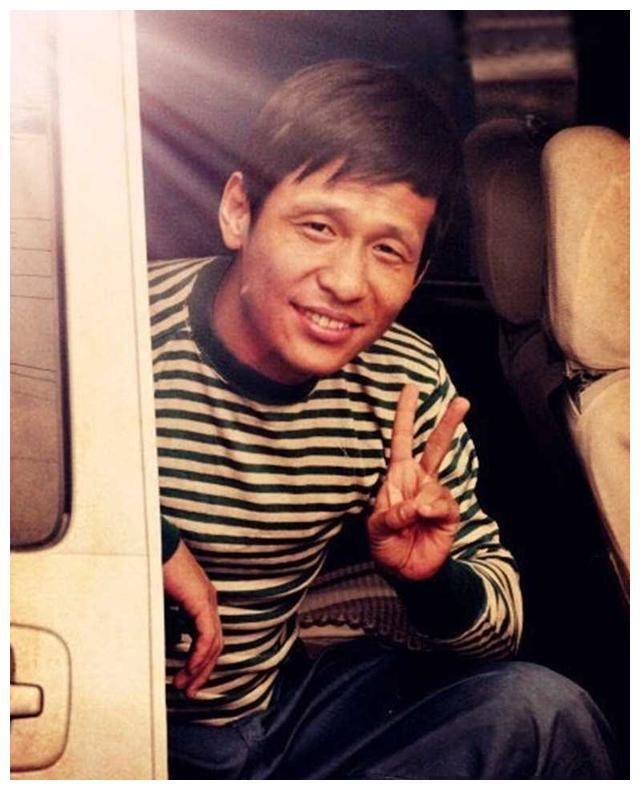 11年了,宋小宝成名后抛弃发妻,转身娶年轻粉丝,如今生活怎样_家人