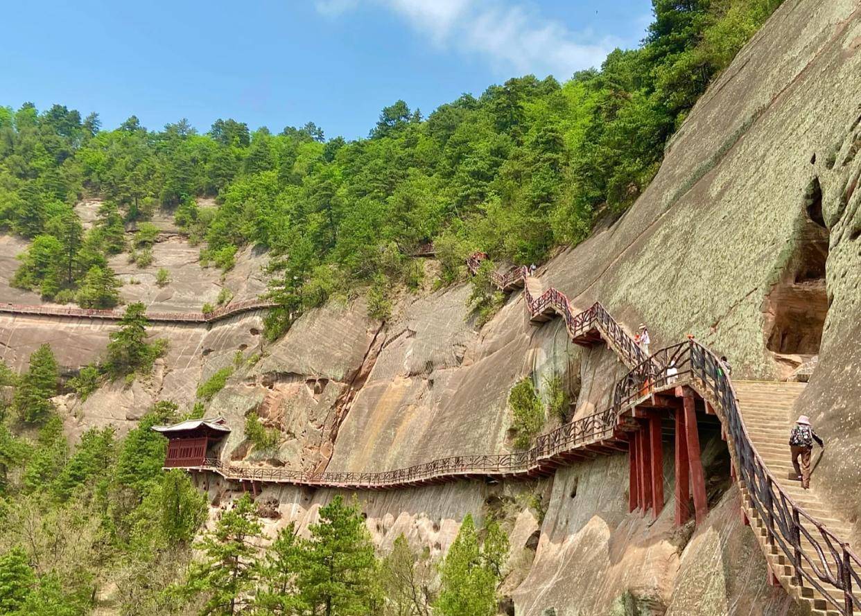 陕北最大原始森林公园,有3千米悬空栈道和悬崖秋千,风景壮美