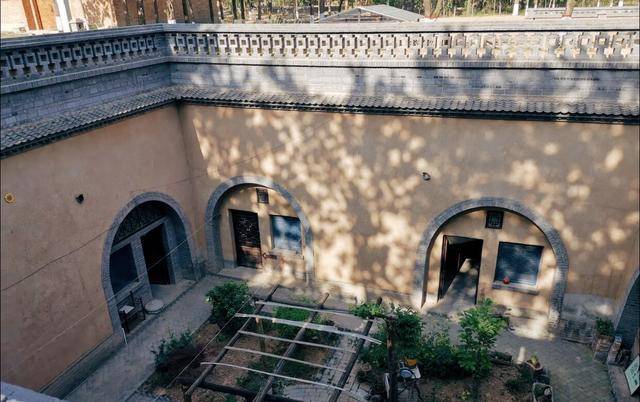 咸阳这个千年村落,房屋全在地底下,冬暖夏凉,建了地坑窑农家乐_因为