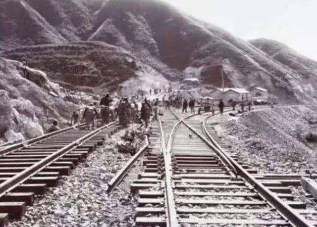 "中国地大物博,然而建造一条铁路,却需倚仗外人,我深以为耻!