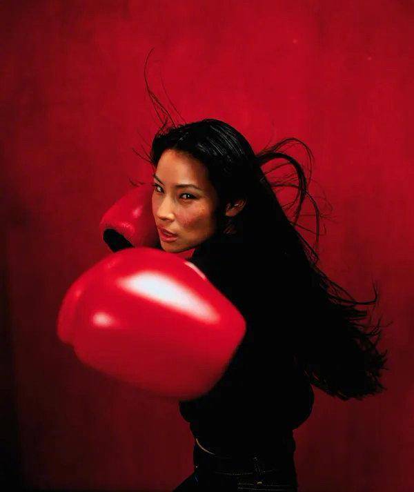 邓文迪闺蜜刘玉玲:同样出生贫寒,今为何比邓文迪更受世界尊重?