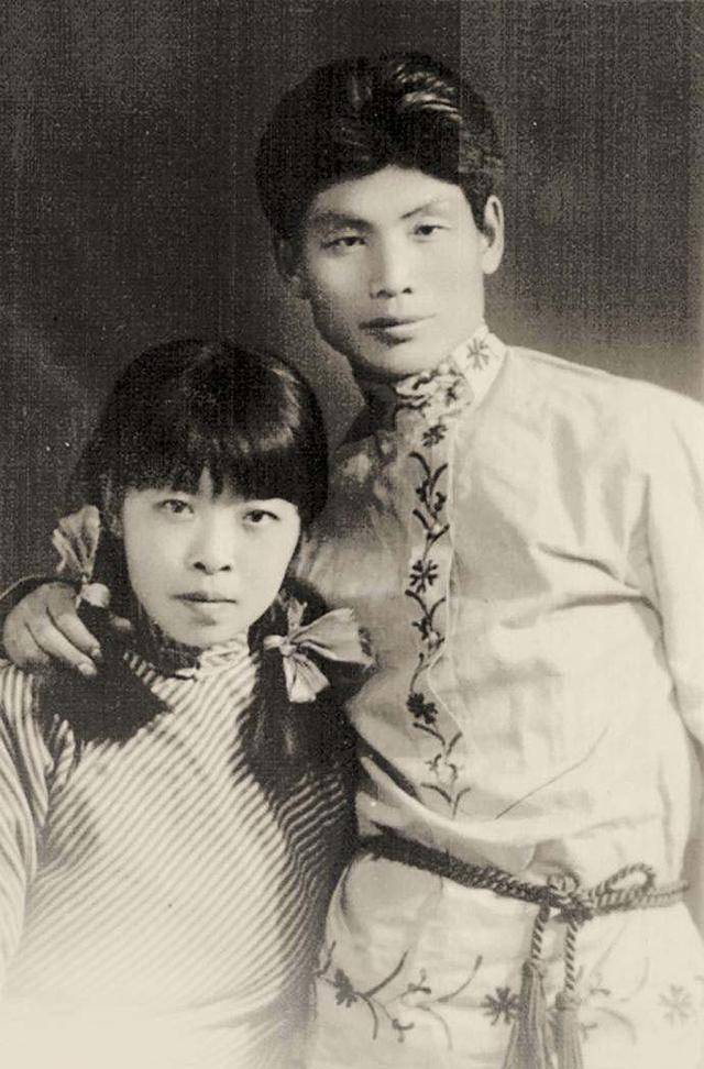 "半生尽遭冷眼"的萧红:四任男友全都背叛,遗言想葬