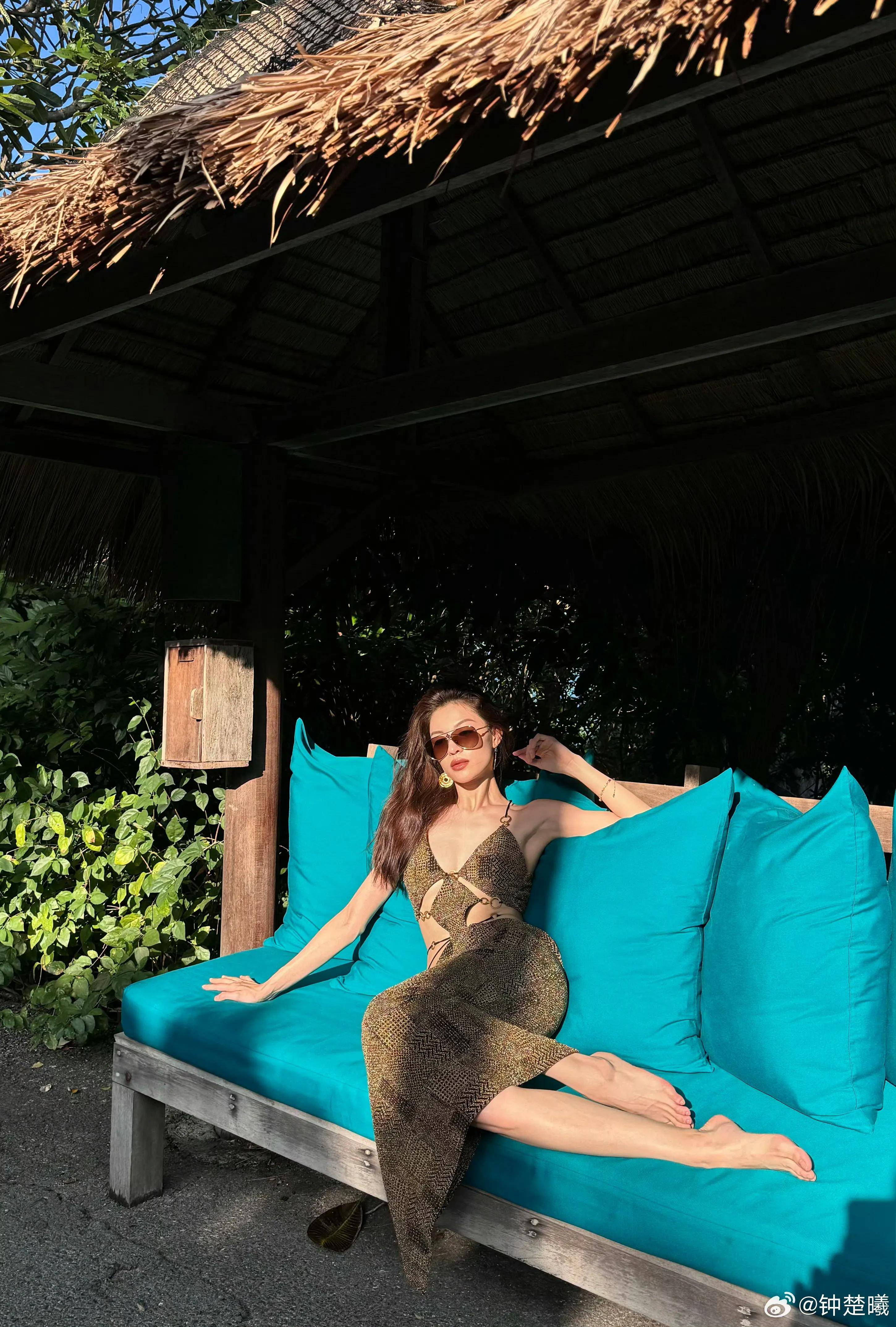 钟楚曦侯雯元旅游对比!