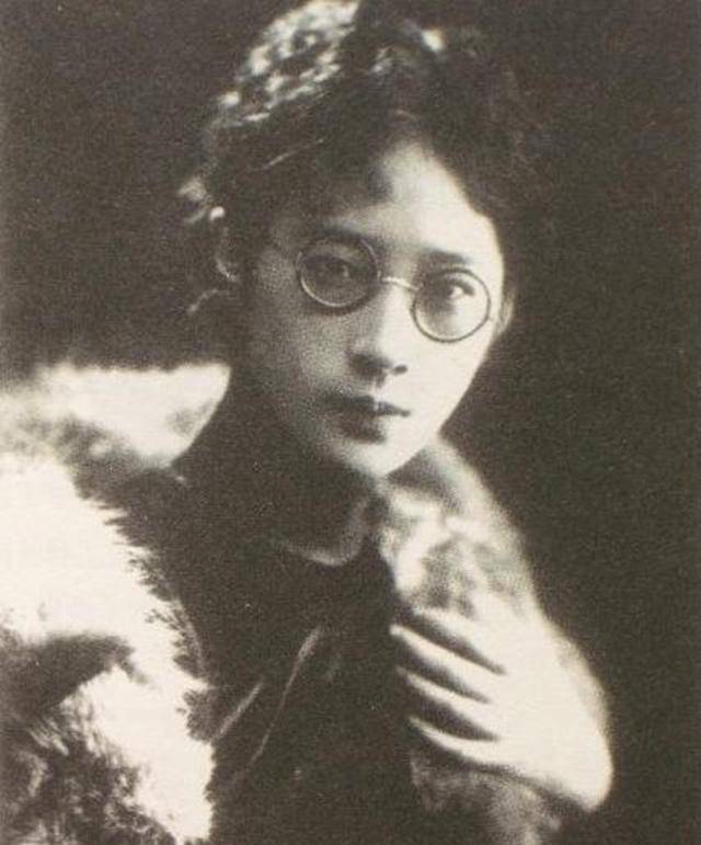 结婚当日乱挑日子,保姆偷偷算一卦,算命先生:两人都活不到35岁_张允和
