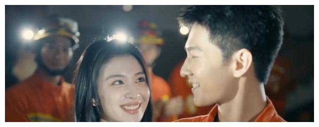 杨洋新剧开播,女主惊艳亮相!,网友热议!_故事_爱情_王楚然