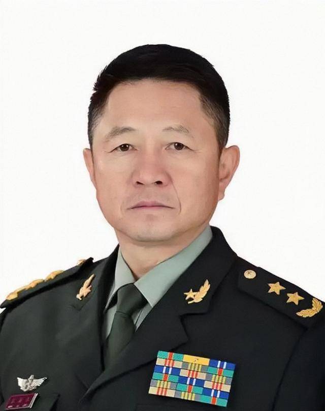 汪海江将军来自柠檬之都四川省安岳县,生于1963年,年富力强