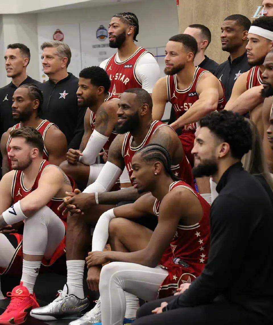 nba全明星赛,詹姆斯看双方球员就知道扔三分,下半场直接不上场_助攻