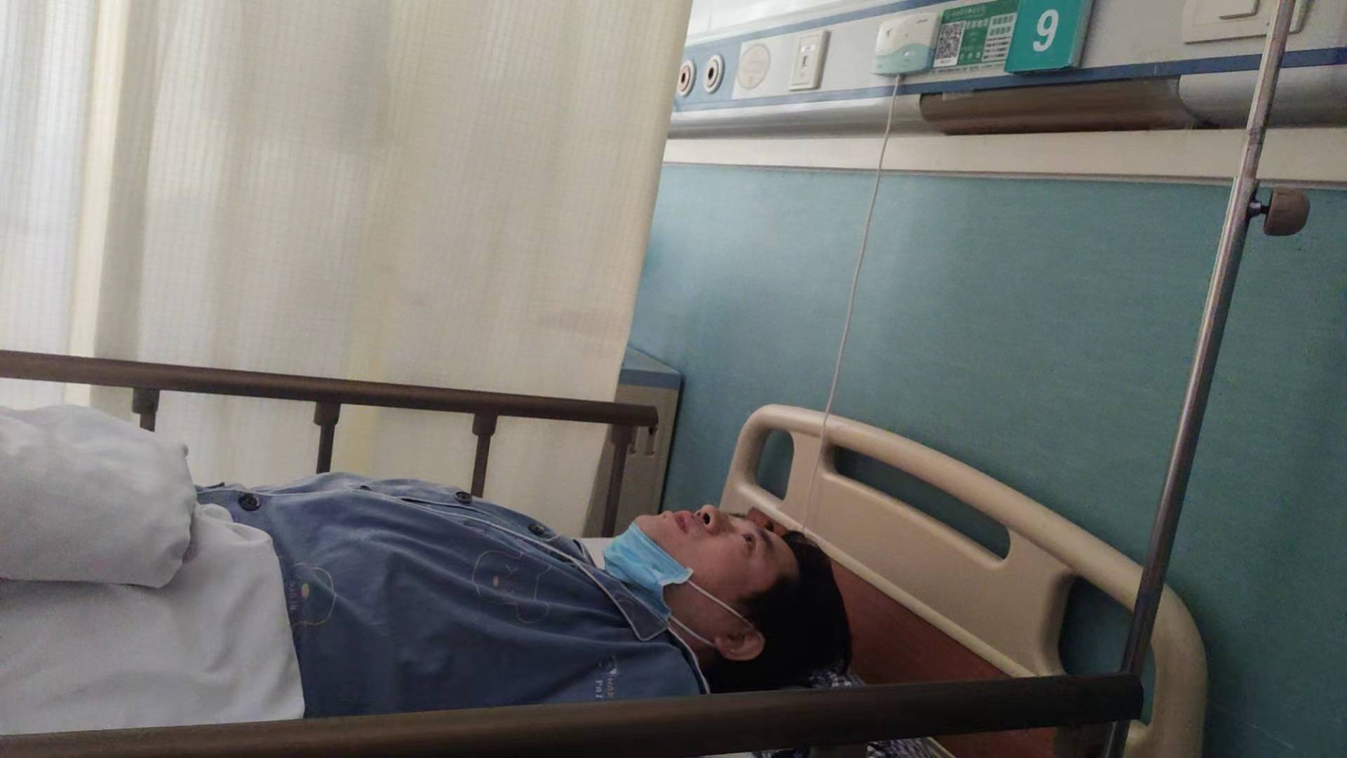 父亲是我们家的脊梁,现却因白血病病倒,昂贵的治疗费用急需大家的爱心