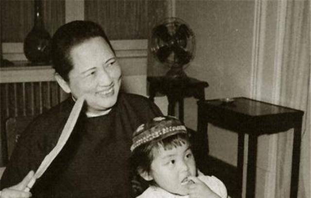 宋庆龄养女隋永清:偷偷抽烟被发现后,二人时常对坐抽着烟聊天_孙中山