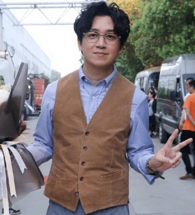 有种"逆袭"叫潘粤明,46岁瘦成韩国小鲜肉,前妻董洁看了得后悔_形象