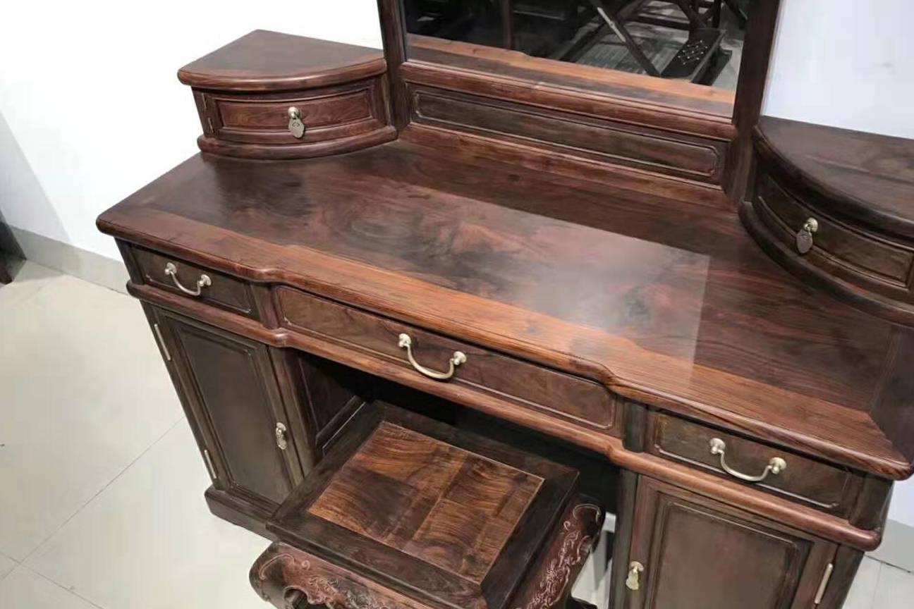 红木家具的这个操作可不是画蛇添足,是画龙点睛!_铜活_工艺_装饰