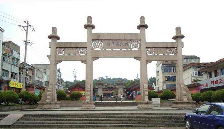 封土上打洞直达墓室,传盗出文物打包价要6亿_钱元瓘_盗墓者_杭州