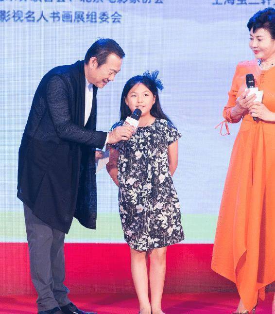 李湘富养女儿,才10岁就有成人体重,宠爱过头了吗?_王诗龄_感觉_粉色