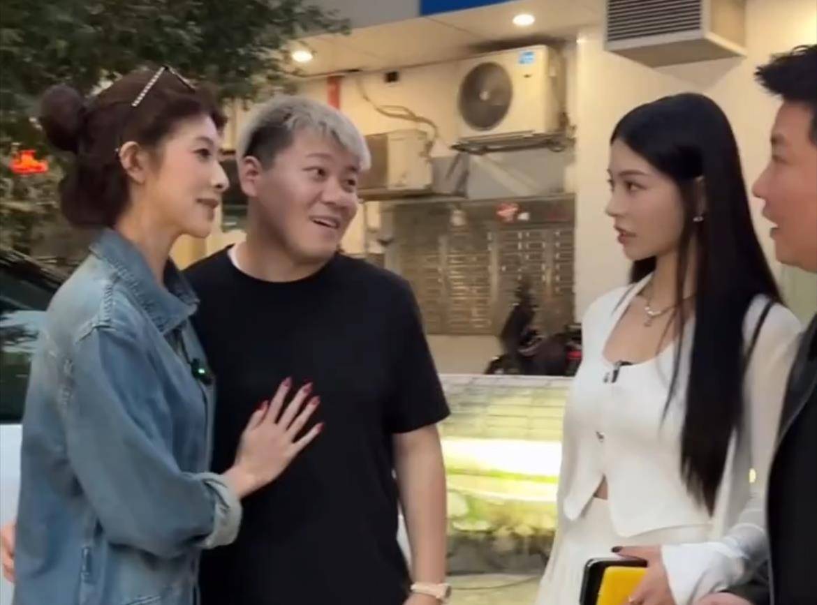 曝网红韩景枫与"羽坛女神"李谣恋爱!