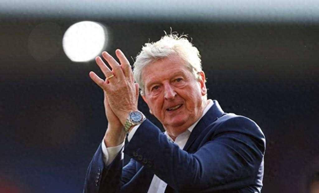 这位老帅,我们给他取个名字叫约翰·史密斯(john smith),他曾是英超赛