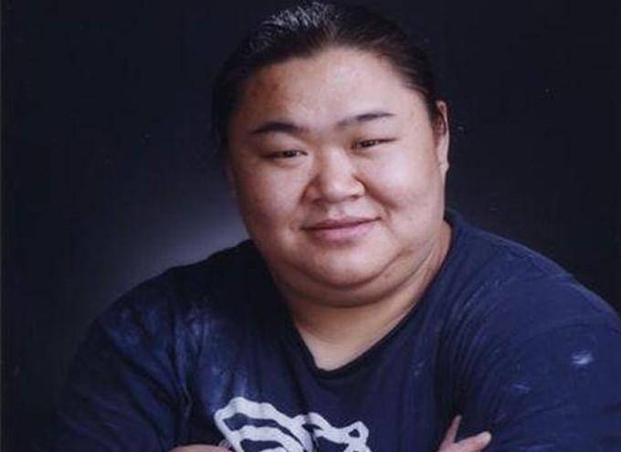 运动员唐功红:奥运会上舍命一举,为国夺冠后七窍流血,现况如何_举重