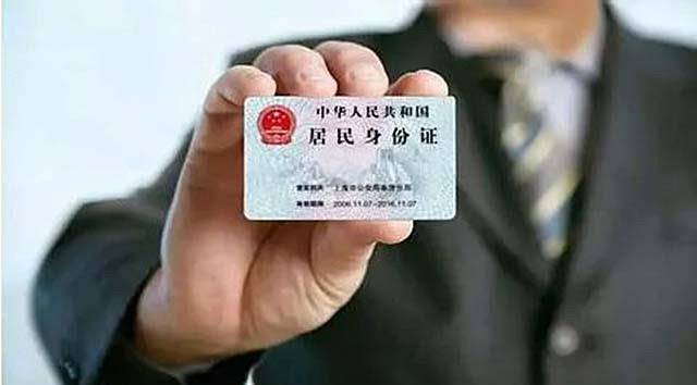 77岁老汉欲乘火车去看海,被发现在逃20年,民警凭一