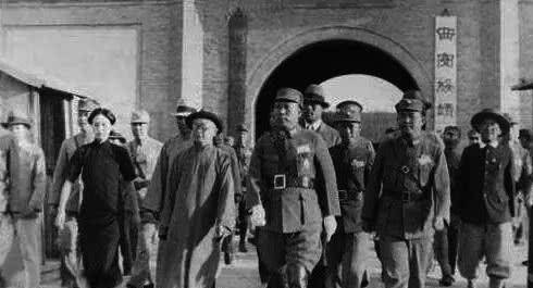 一场西安事变,拯救了整个中华民族,杨虎城一家却付出了5条人命!_蒋介