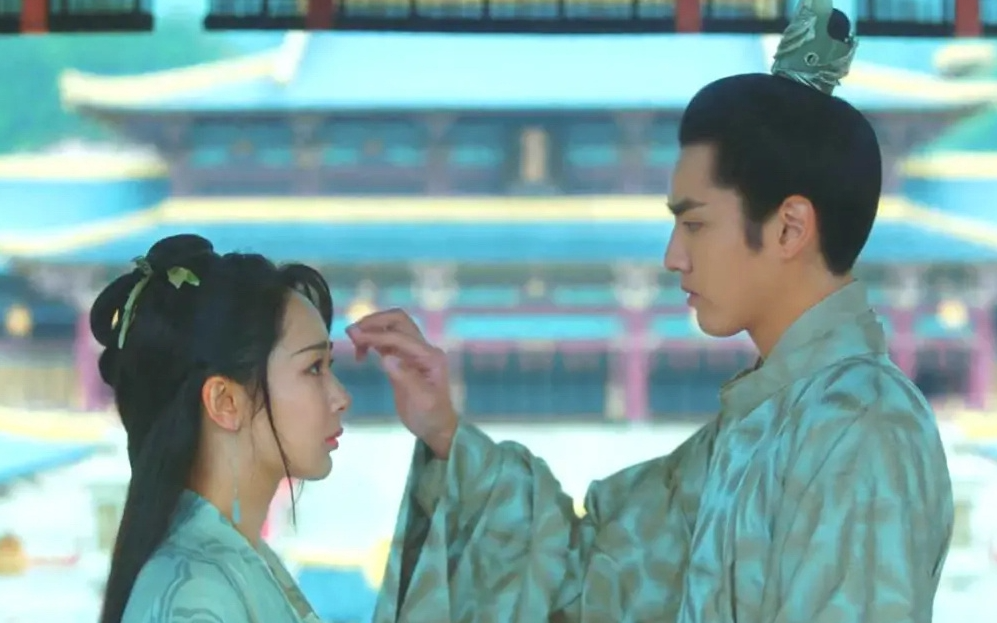 能邀请来吴亦凡和杨紫两位顶流,剧方前前后后就投资了好几个小目标.