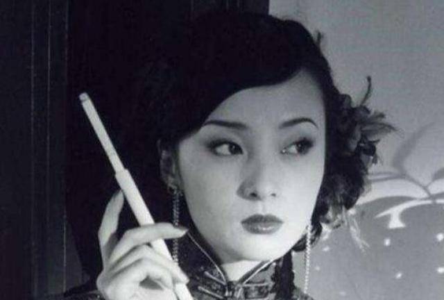 上海滩"冻龄女神"蒋梅英,62岁还被年轻小伙骚扰,71岁死于非命_周荣鹤