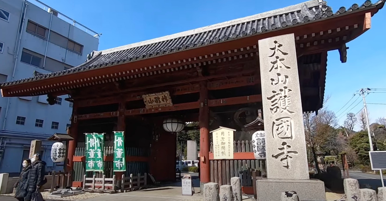 如今,东京护国寺的看点之一,是"青空市场",也就是中国式的旧货市场