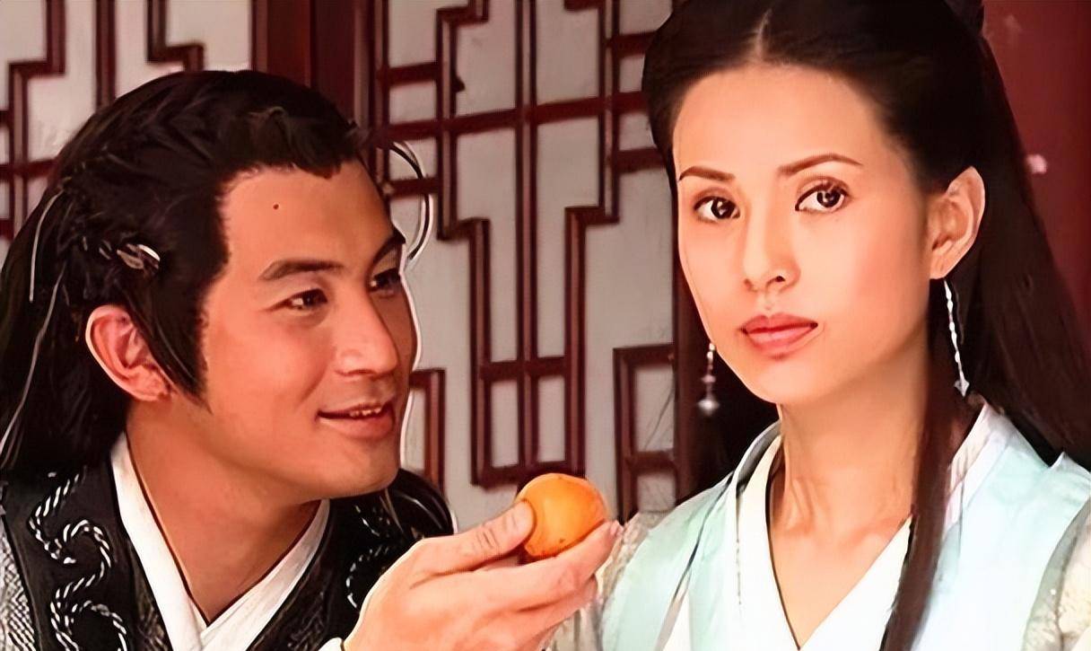 55岁李若彤素颜出镜,无视网友的恶评,十年pua爱情造就强大内心_郭应泉