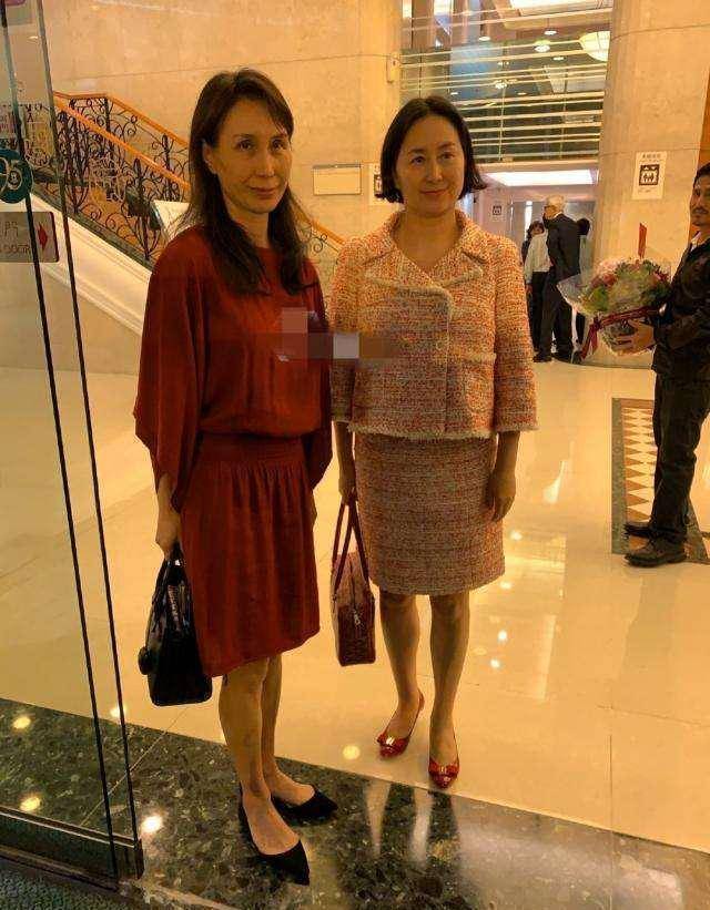 何超琼久违现身!