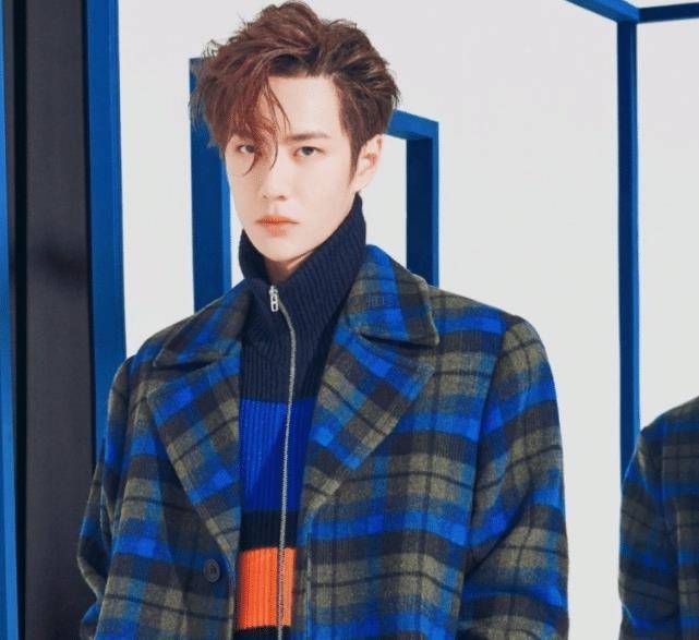 王一博的摩托车后座有人了!