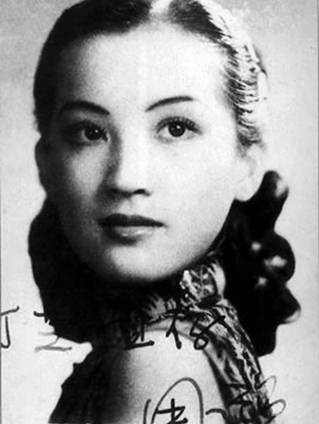 一场拍卖会,周璇再次被大众记起,老照片被拍卖,三锤定音218万_因为