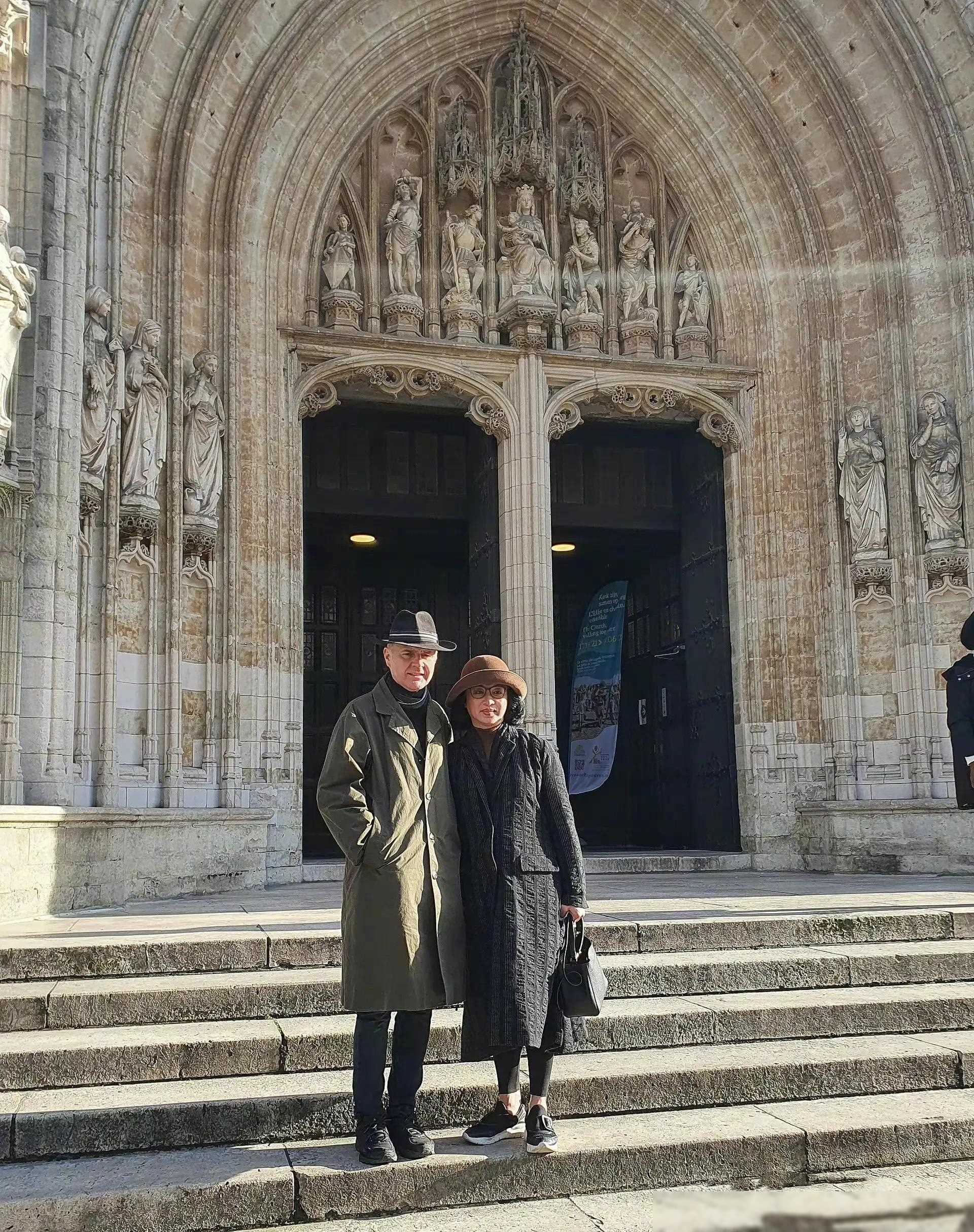 在这个夏天的生活打卡季,让我们从金星与汉斯身上学到更多.