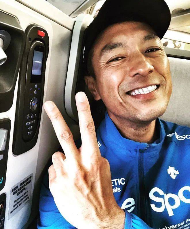 姜皓文在戏中饰演的「韦一富」,是多届「扑克王大赛」冠军得主,拥有极