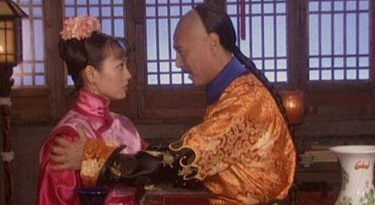 孝庄留多尔衮在宫中过夜,事情泄露后,第二天皇太极尸体被抬出宫_玉妃