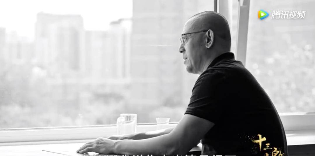 "英达看着姜文落寞的表情,有些难辞其咎,就说了一堆安慰话,但也没啥用