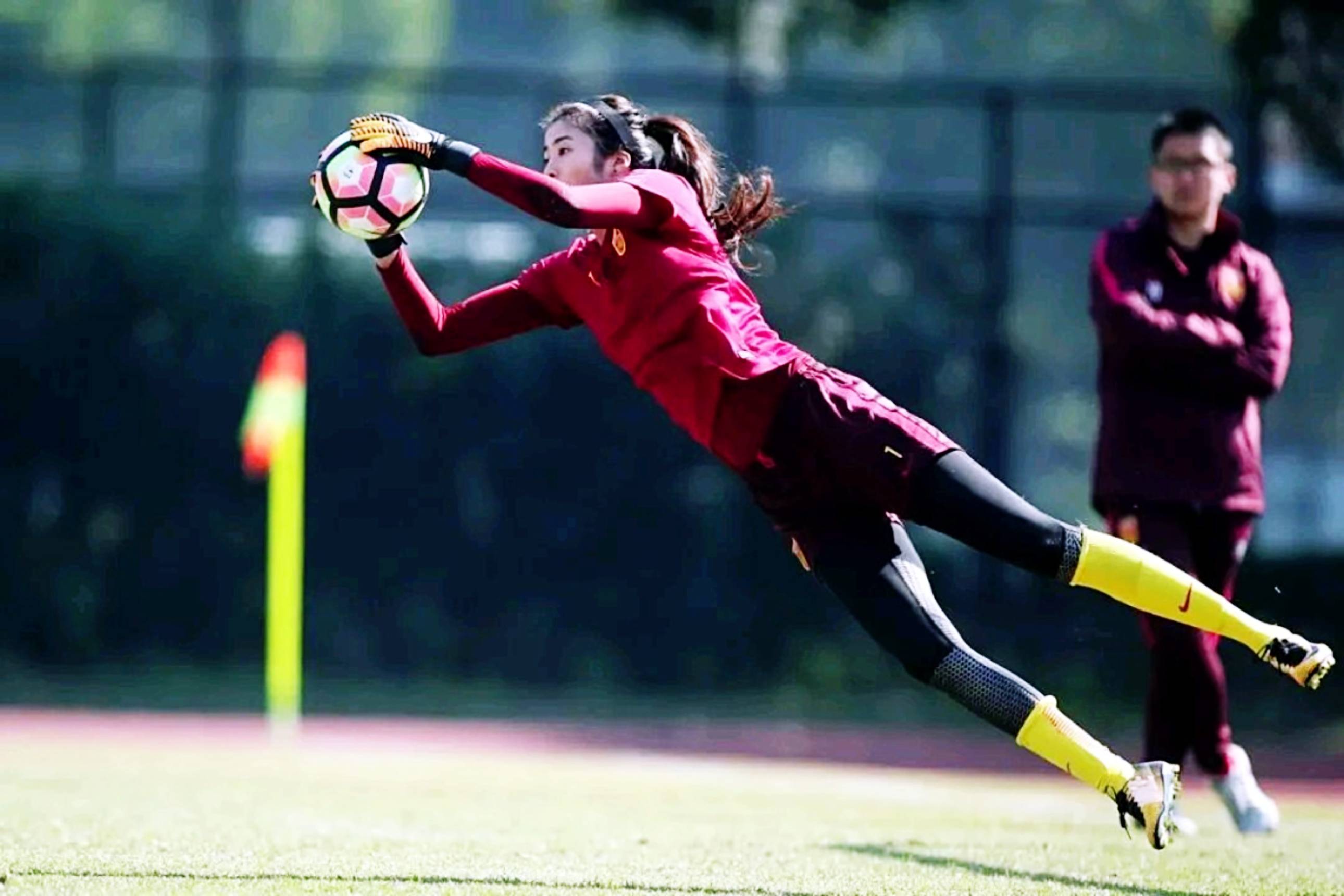 赵丽娜直播失声痛斥!梅西被无限引申!网络怎能成为集体狂欢